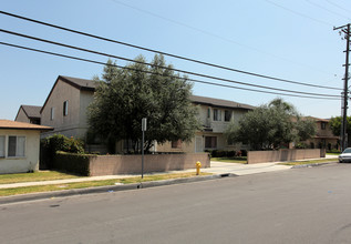 Alameda Townhomes in Downey, CA - Building Photo - Building Photo