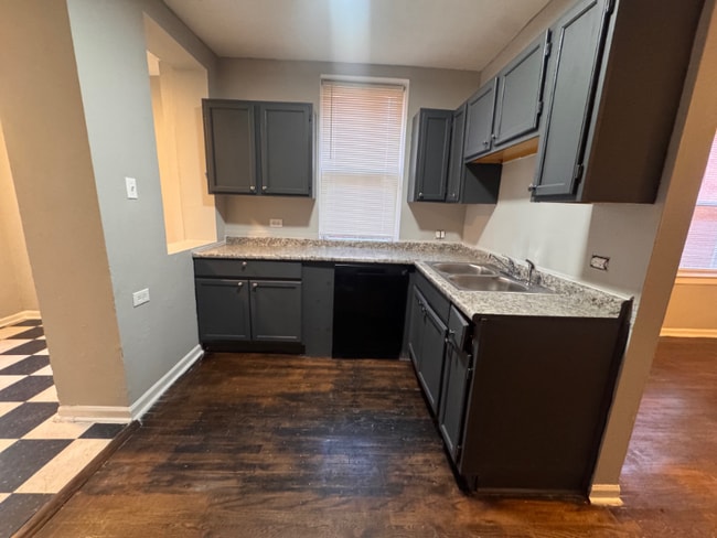 5901-5911 W Huron St in Chicago, IL - Building Photo - Building Photo