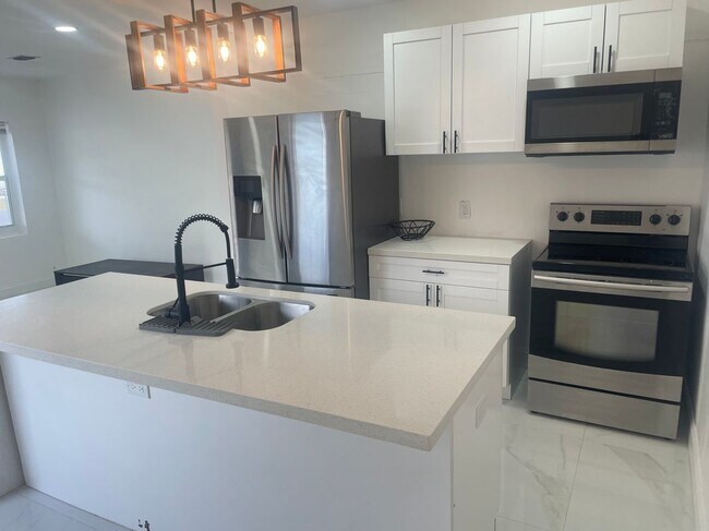 809 NW 15th Terrace in Fort Lauderdale, FL - Building Photo - Building Photo