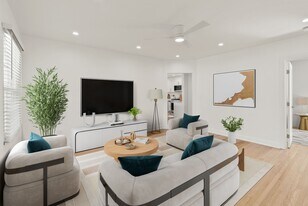 1714 N Ogden Dr, Unit Top Floor in Los Angeles, CA - Building Photo