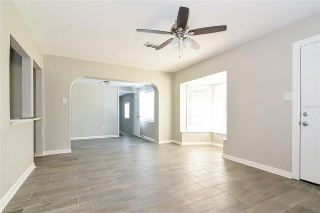 5224 Puritan Ave in Tampa, FL - Foto de edificio - Building Photo