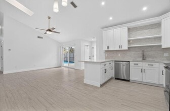 5230 Woodruff Ln in Palm Beach Gardens, FL - Building Photo - Building Photo