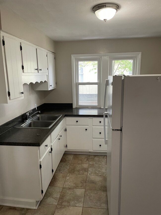 142 North Ave, Unit 142 North ave upstairs