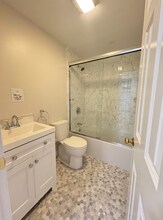 393 W Broadway, Unit 3 in Boston, MA - Foto de edificio - Building Photo