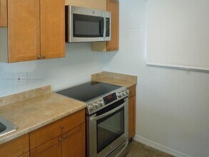 2124 Taylor St in Hollywood, FL - Building Photo - Building Photo