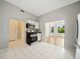 3131 W Augusta Blvd in Chicago, IL - Building Photo