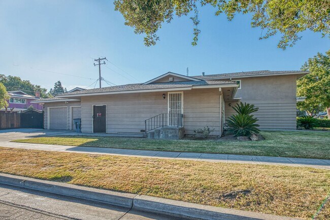 5780 N 8th St-Unit -B in Fresno, CA - Building Photo - Building Photo