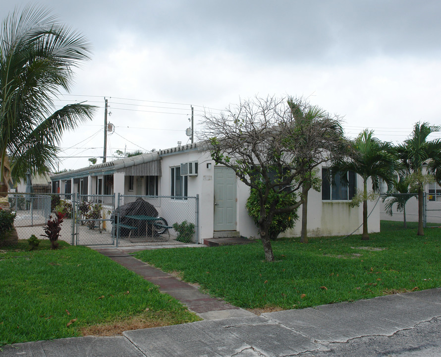 1706 Thomas St in Hollywood, FL - Building Photo