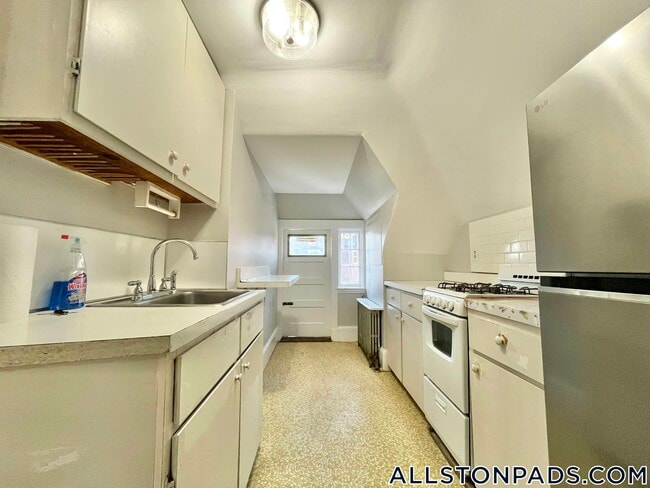 18 Quint Ave, Unit 3 in Boston, MA - Building Photo - Building Photo