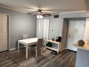 5565 Canoga Ave, Unit 113 in Woodland Hills, CA - Building Photo - Building Photo