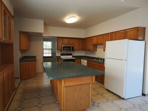 3215 Bunker Hill Dr in Colorado Springs, CO - Building Photo - Building Photo