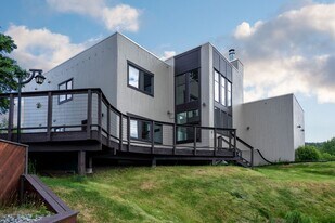 11071 Mountain Lake Dr in Anchorage, AK - Building Photo