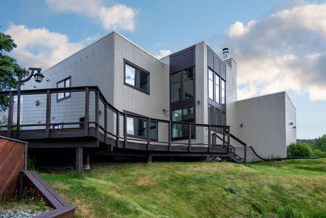 11071 Mountain Lake Dr in Anchorage, AK - Building Photo