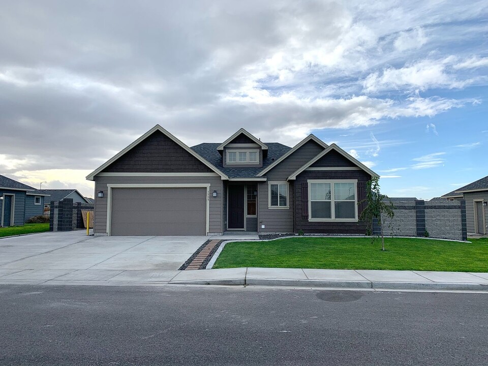 3908 Atlanta Ln in Pasco, WA - Building Photo