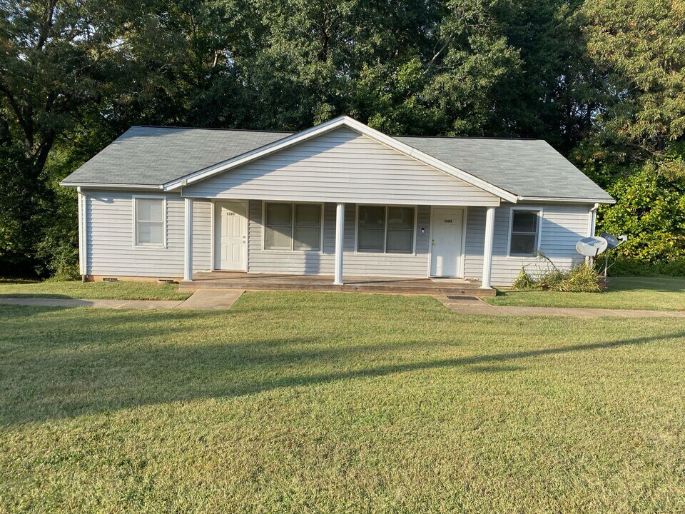 1391 15th Ave NE, Unit 1391 in Hickory, NC - Building Photo