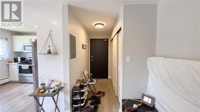 410 Hazel St in Waterloo, ON - Building Photo - Building Photo