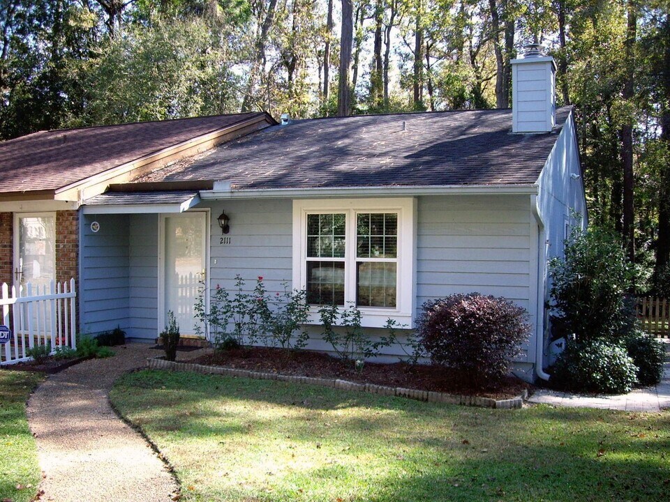 2111 Victory Garden Ln in Tallahassee, FL - Building Photo