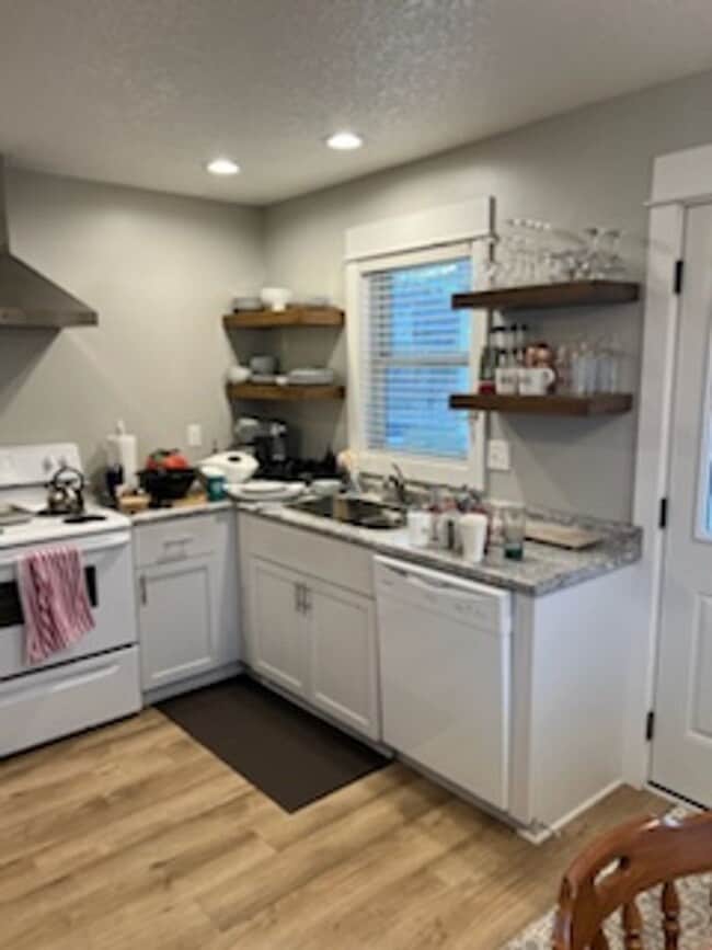 35 Brook Cir in Pella, IA - Building Photo - Building Photo