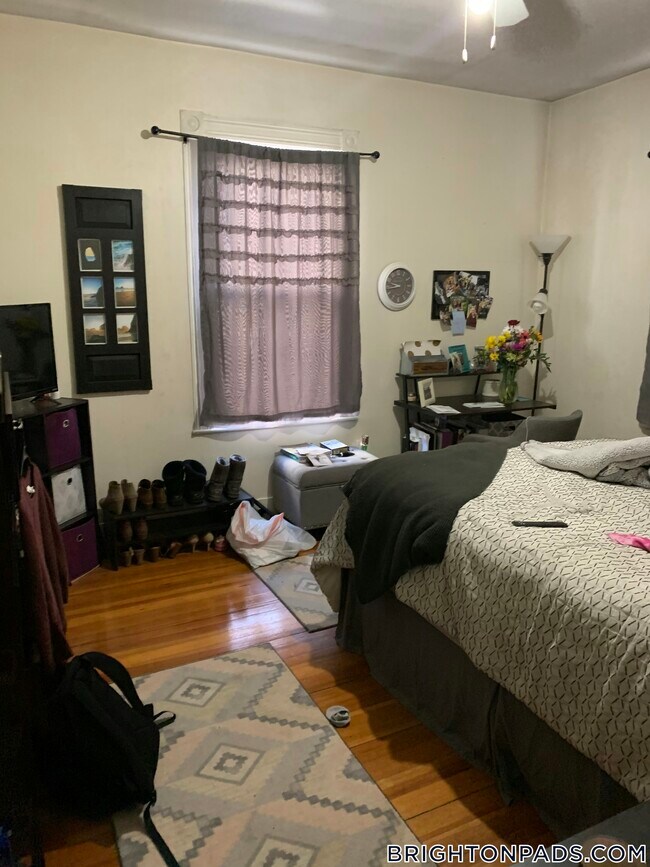 140 Brooks St, Unit 1 in Boston, MA - Building Photo - Building Photo