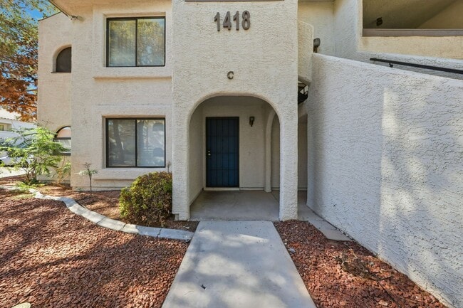 1418 Santa Margarita St in Las Vegas, NV - Foto de edificio - Building Photo