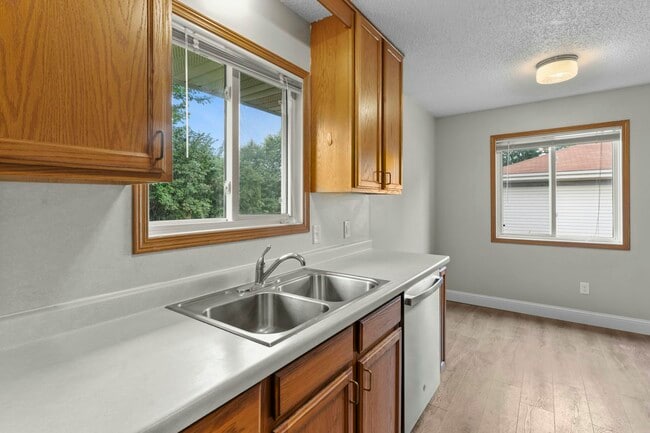 14850 Dallara Ave in Rosemount, MN - Building Photo - Building Photo