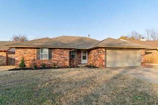 1033 Mabel C Fry Blvd in Yukon, OK - Building Photo