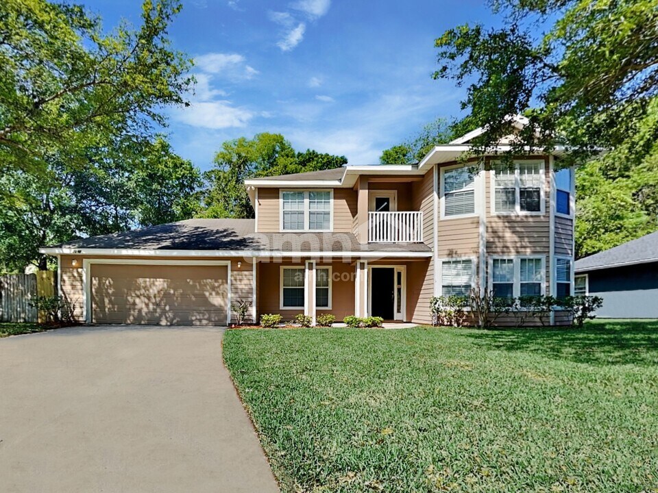 2360 Cherokee Cove Trl in Jacksonville, FL - Foto de edificio