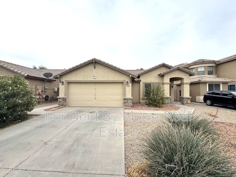 43385 W Chisholm Dr in Maricopa, AZ - Building Photo