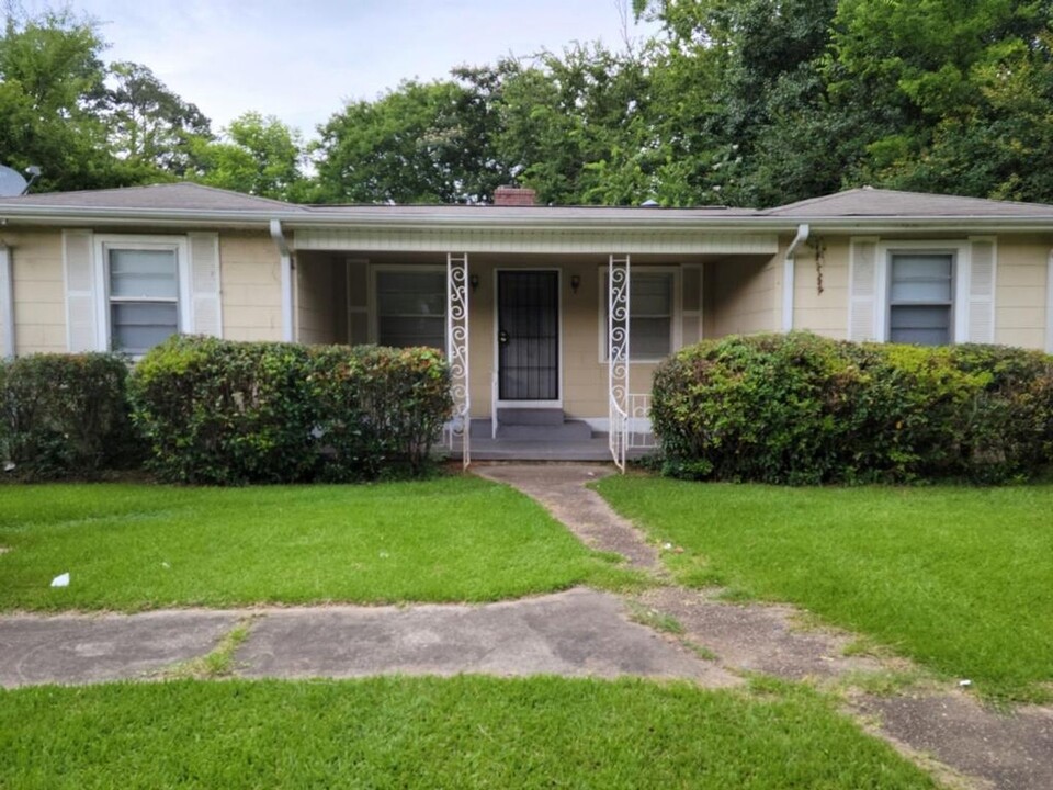 102 Wheeler Dr in Hueytown, AL - Foto de edificio