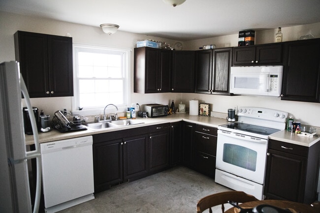 16 Beckwith Road in Rochester, NY - Foto de edificio - Building Photo