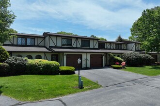 119 Stringham Rd in Lagrangeville, NY - Foto de edificio - Building Photo