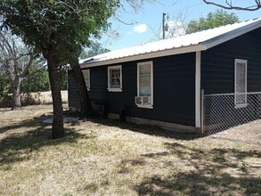 1025 Valley View St in Granbury, TX - Building Photo - Building Photo