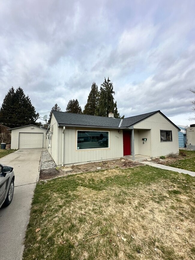 920 S Howard St in Wenatchee, WA - Building Photo - Building Photo