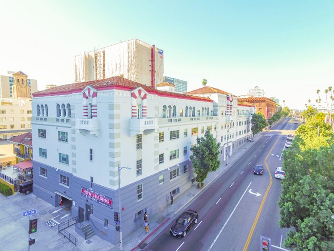 3550 W 6th St in Los Angeles, CA - Building Photo - Building Photo