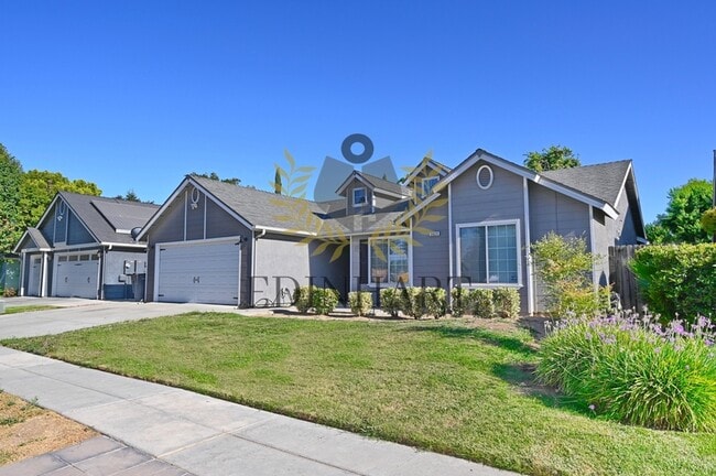 5825 W Wathen Ave in Fresno, CA - Building Photo - Building Photo