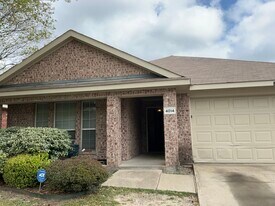 4014 Red Rock Dr in Heartland, TX - Building Photo