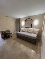 680 SW 10th St in Miami, FL - Building Photo