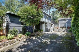 2017 SW Iowa St in Portland, OR - Building Photo