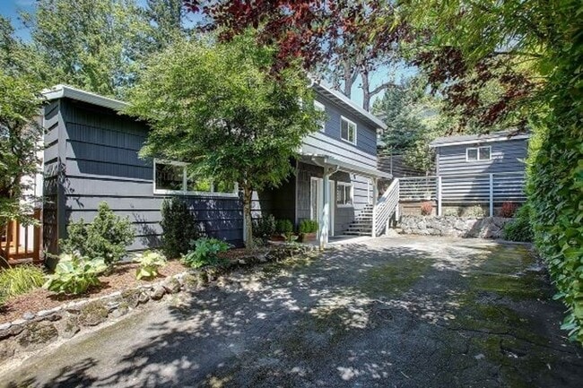 property at 2017 SW Iowa St