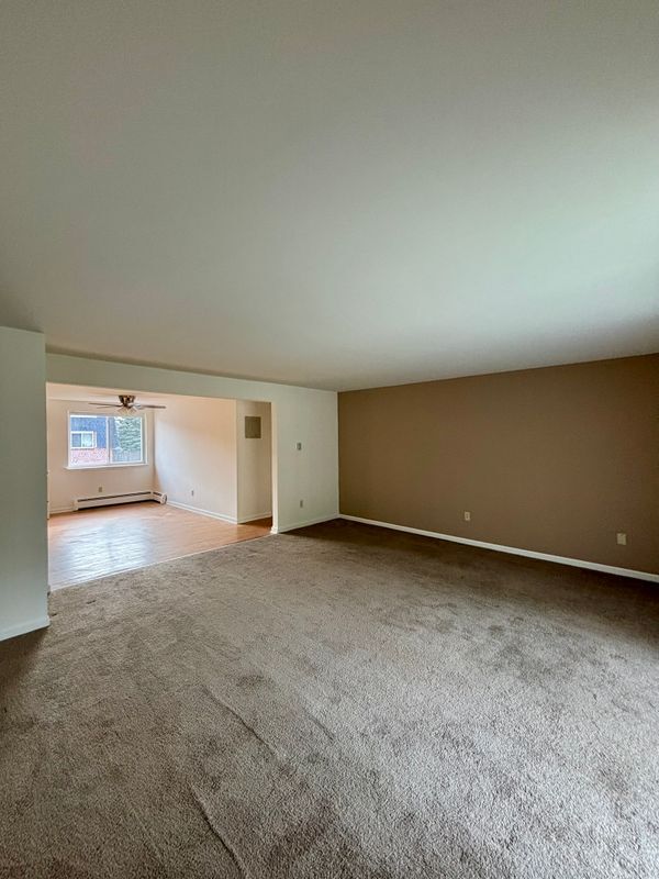 4 Losson Garden Dr in Cheektowaga, NY - Building Photo - Building Photo