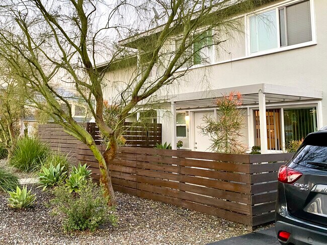 212 E 8th St, Unit B in Upland, CA - Building Photo - Building Photo