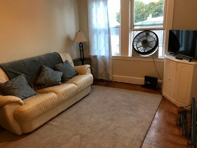 136 Wrentham St in Boston, MA - Building Photo - Building Photo