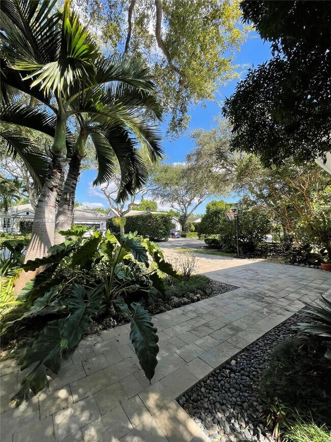 5794 SW 76th Terrace in South Miami, FL - Building Photo - Building Photo