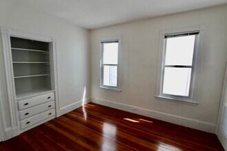 299 Lexington St, Unit 2 in Boston, MA - Foto de edificio - Building Photo