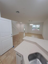 1280 Eucalyptus Dr in Hollywood, FL - Building Photo - Building Photo