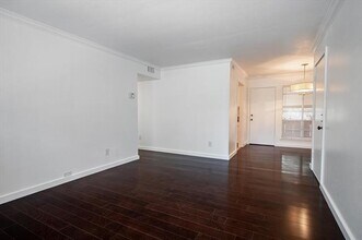 10584 High Hollows Dr in Dallas, TX - Building Photo - Building Photo