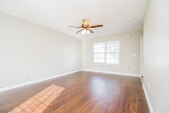 129 Berele Shepsele Ln in La Vergne, TN - Building Photo - Building Photo
