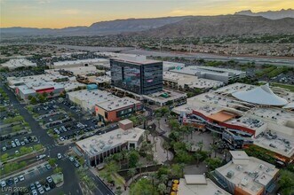 9813 Edgeview Pl in Las Vegas, NV - Building Photo - Building Photo