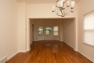 2814 N Maplewood Ave, Unit J08P in Chicago, IL - Foto de edificio - Building Photo