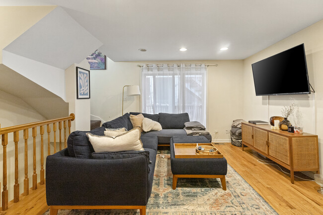 2016 W Wabansia Ave in Chicago, IL - Building Photo - Building Photo
